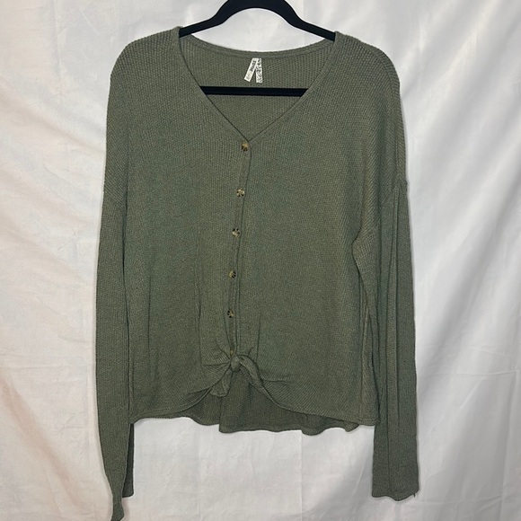 MUDD GREEN KNIT BUTTON TIE LONG SLEEVE (L) - Picture 1 of 5